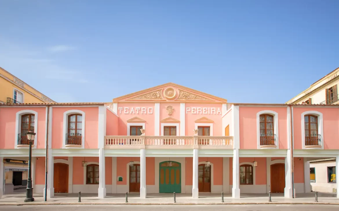 The exterior of the Teatro Pereyra theatre