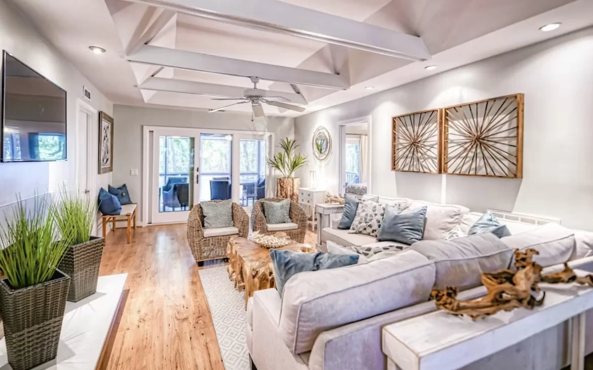 Image of the living room in a VRBO, to show an example of where to stay in Kiawah Island